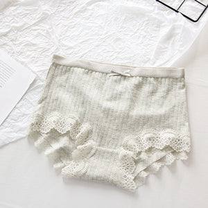 One high-waisted lace briefs made of cotton