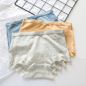 One high-waisted lace briefs made of cotton