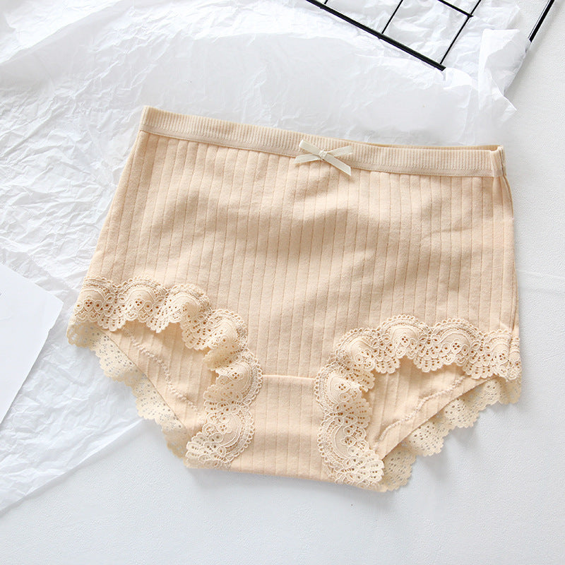 One high-waisted lace briefs made of cotton