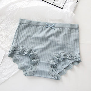 One high-waisted lace briefs made of cotton