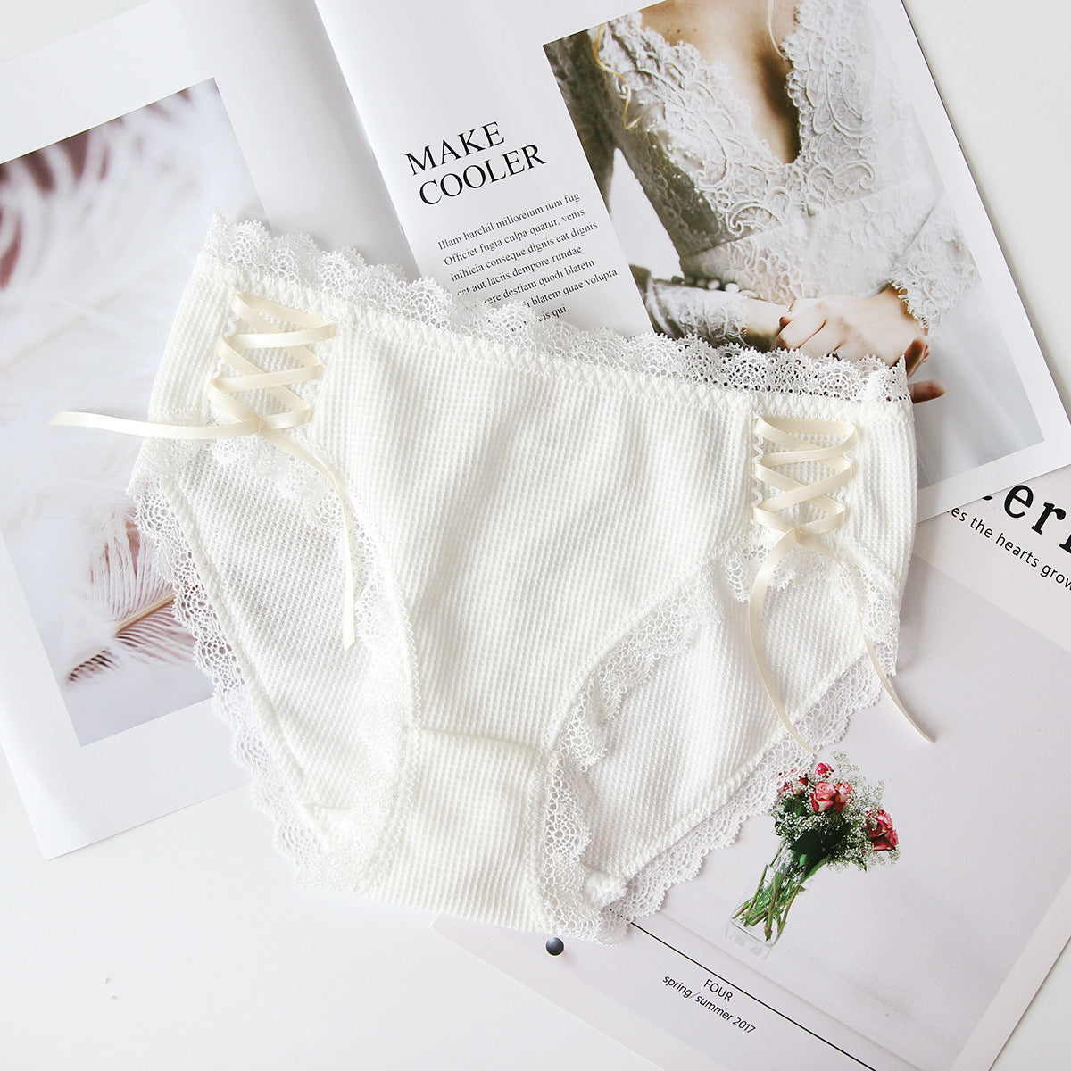 One-piece cotton lace mid-underwear