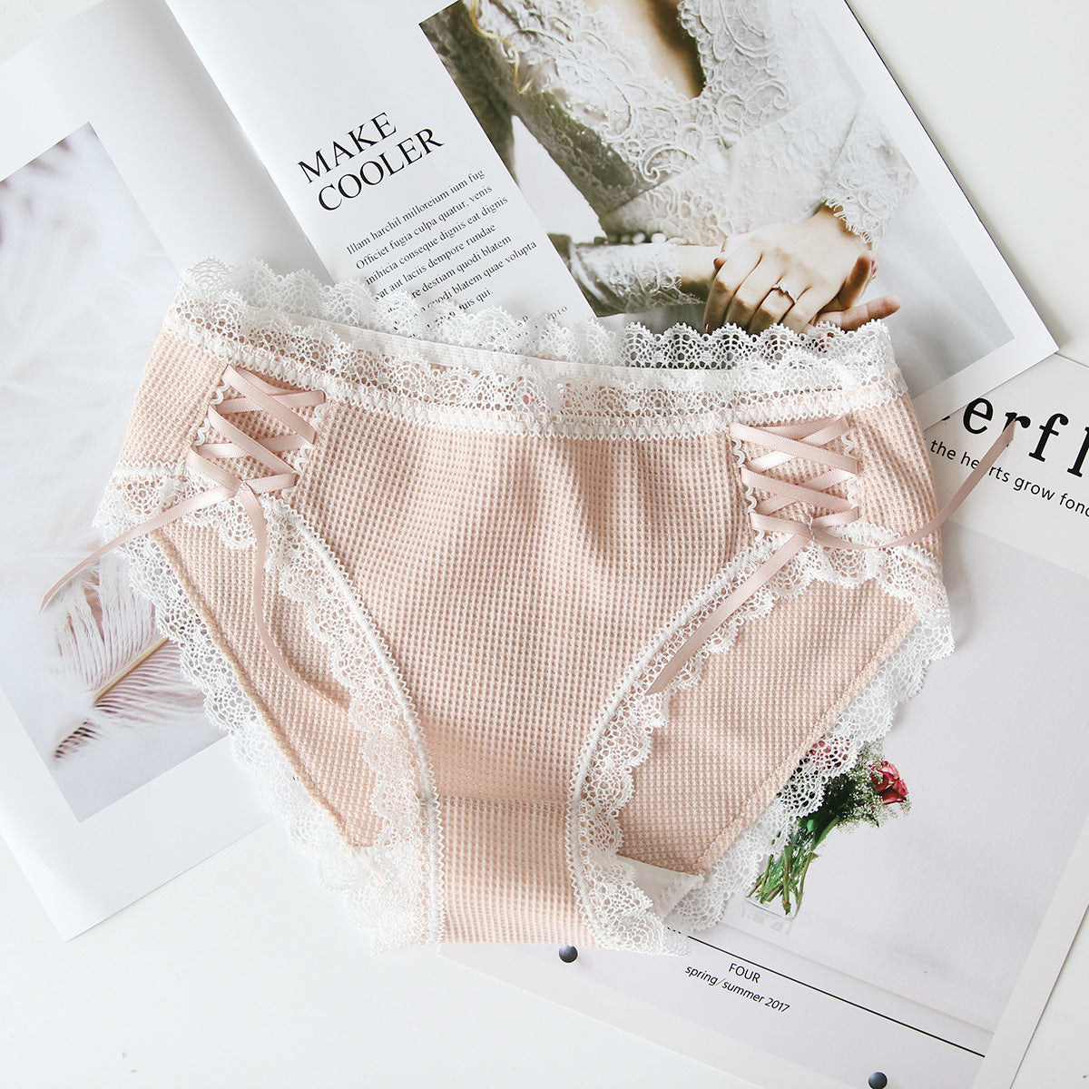 One-piece cotton lace mid-underwear