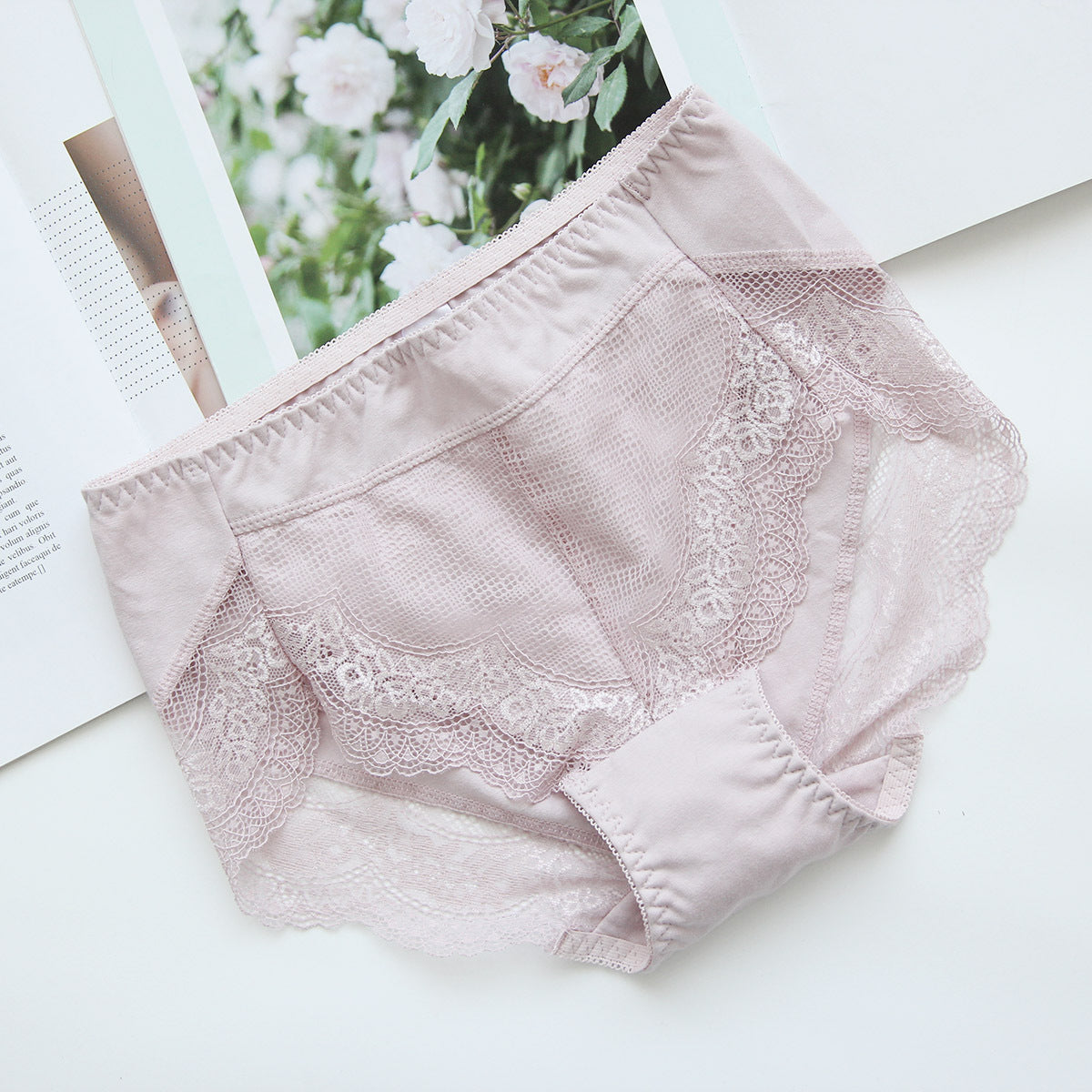 One-piece cotton lace mid-underwear