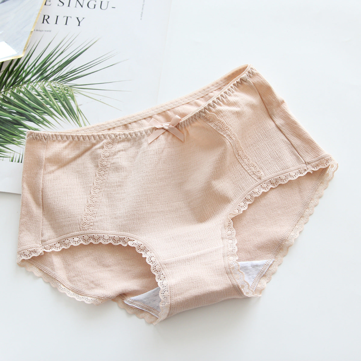 One-piece high-waisted lace briefs made of cotton